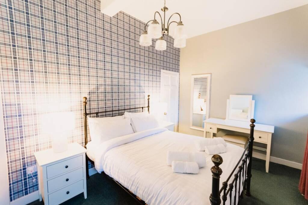 Factors House - A Comfy Cottage In Countryside Park With Wifi And Access To Bar And Pool Perth Exterior photo