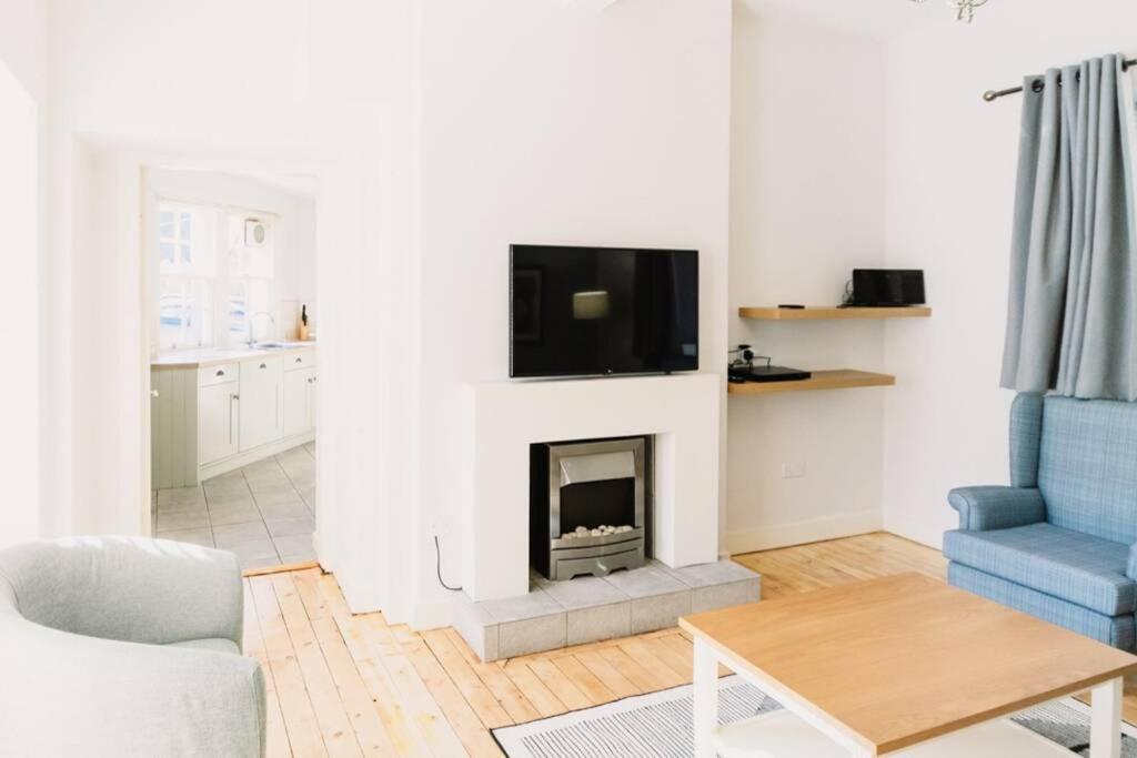 Factors House - A Comfy Cottage In Countryside Park With Wifi And Access To Bar And Pool Perth Exterior photo