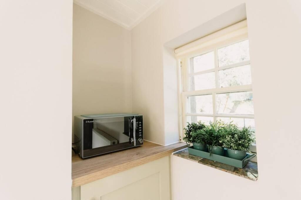 Factors House - A Comfy Cottage In Countryside Park With Wifi And Access To Bar And Pool Perth Exterior photo