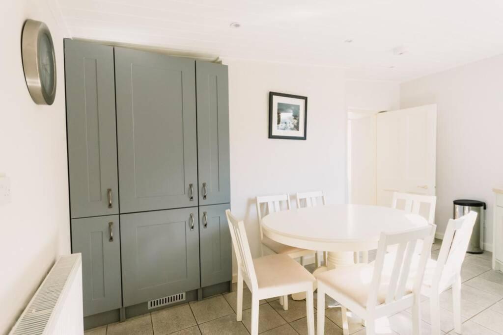 Factors House - A Comfy Cottage In Countryside Park With Wifi And Access To Bar And Pool Perth Exterior photo